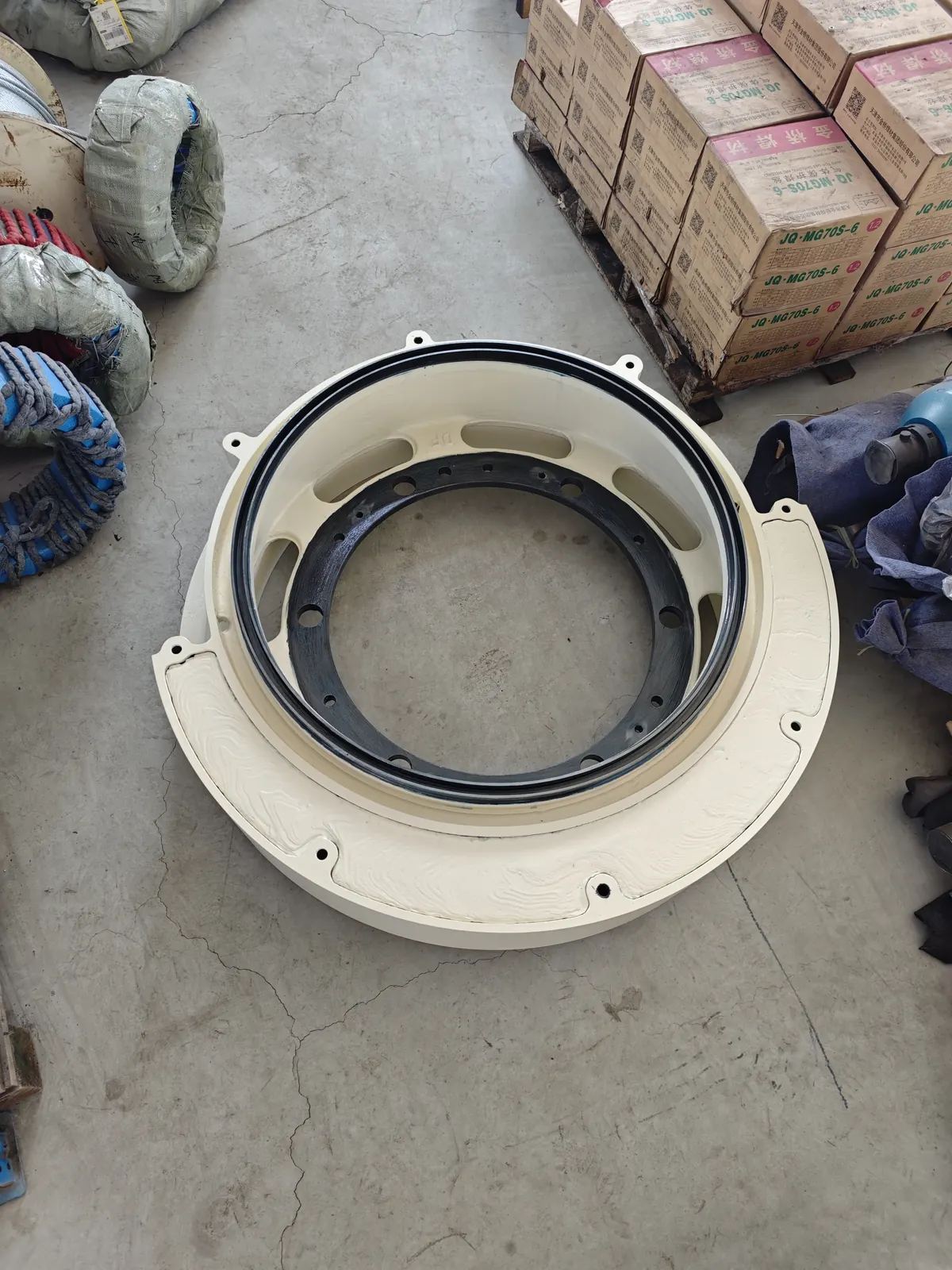 Counterweight detail