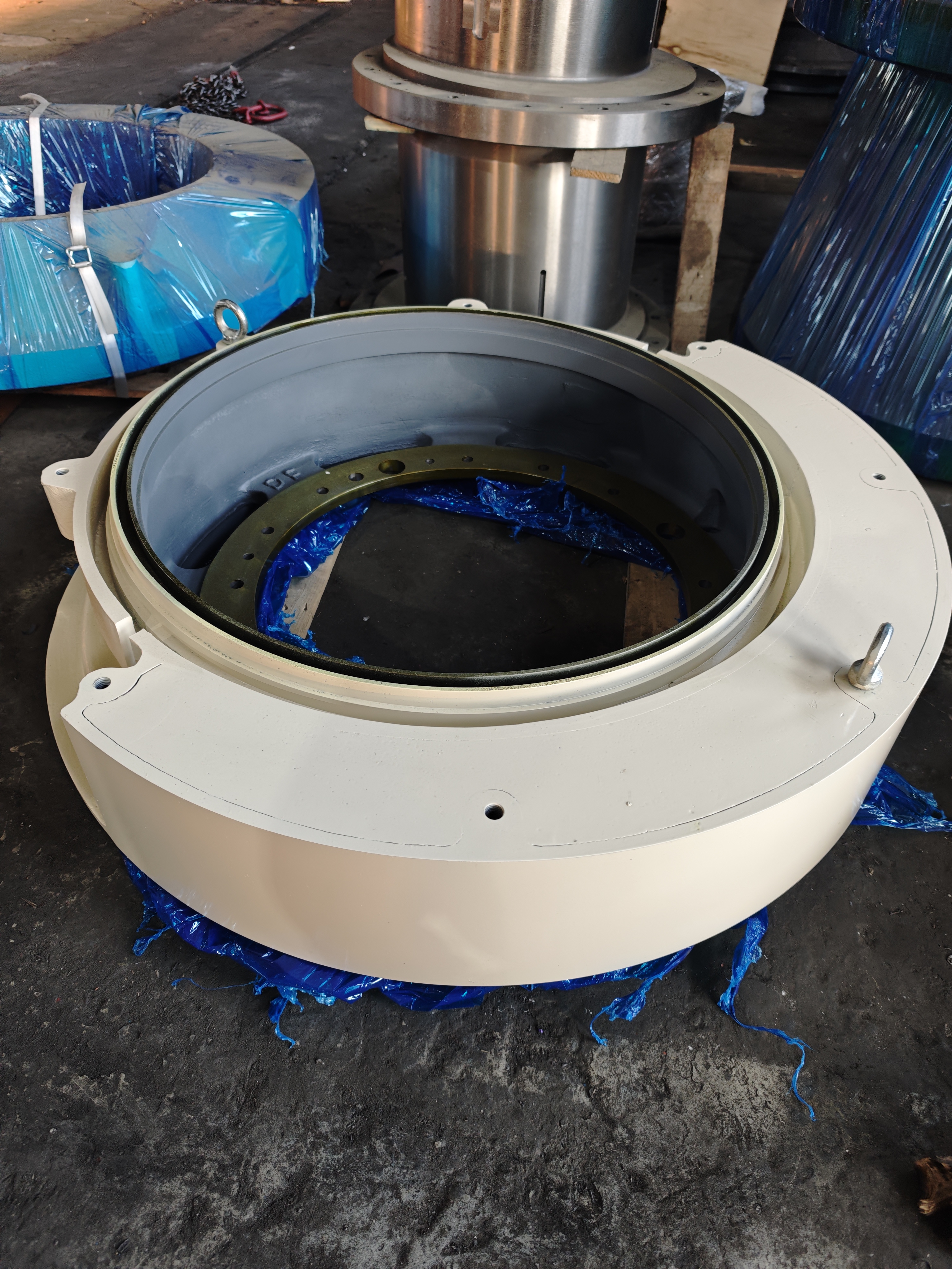 Cone crusher counterweight